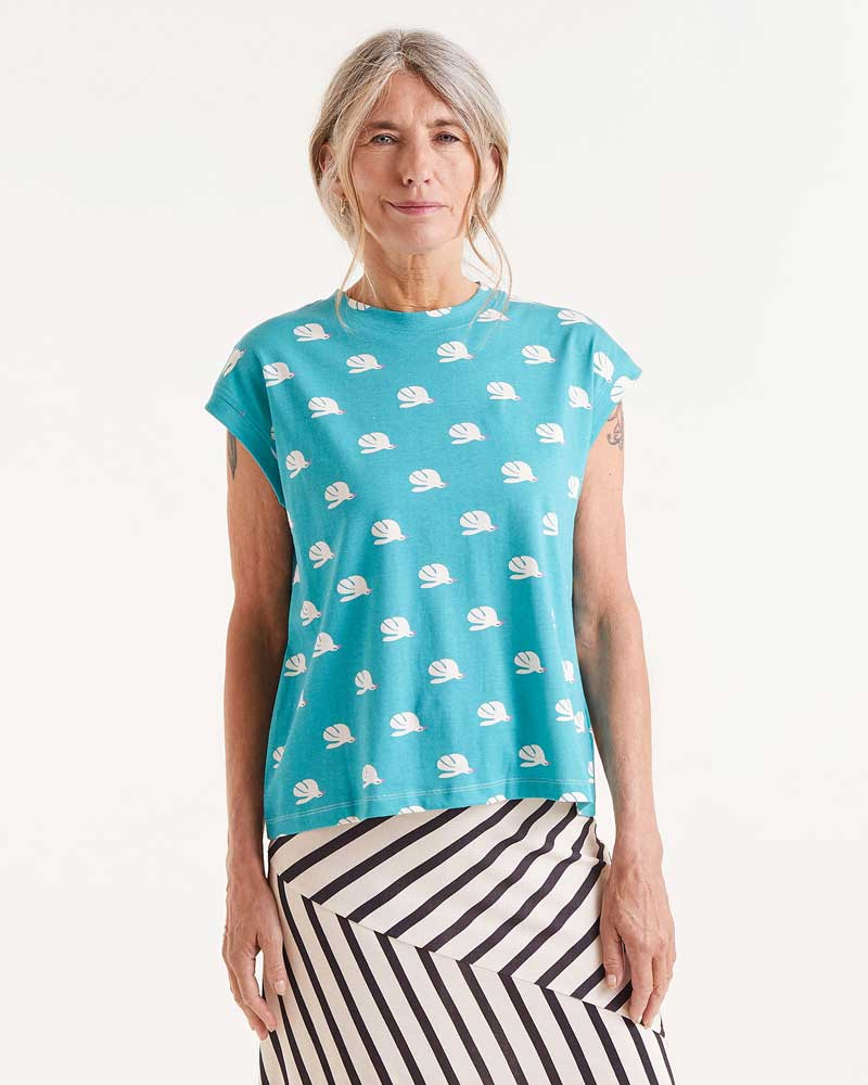 Doves Print Round Neck Sleeveless T-Shirt