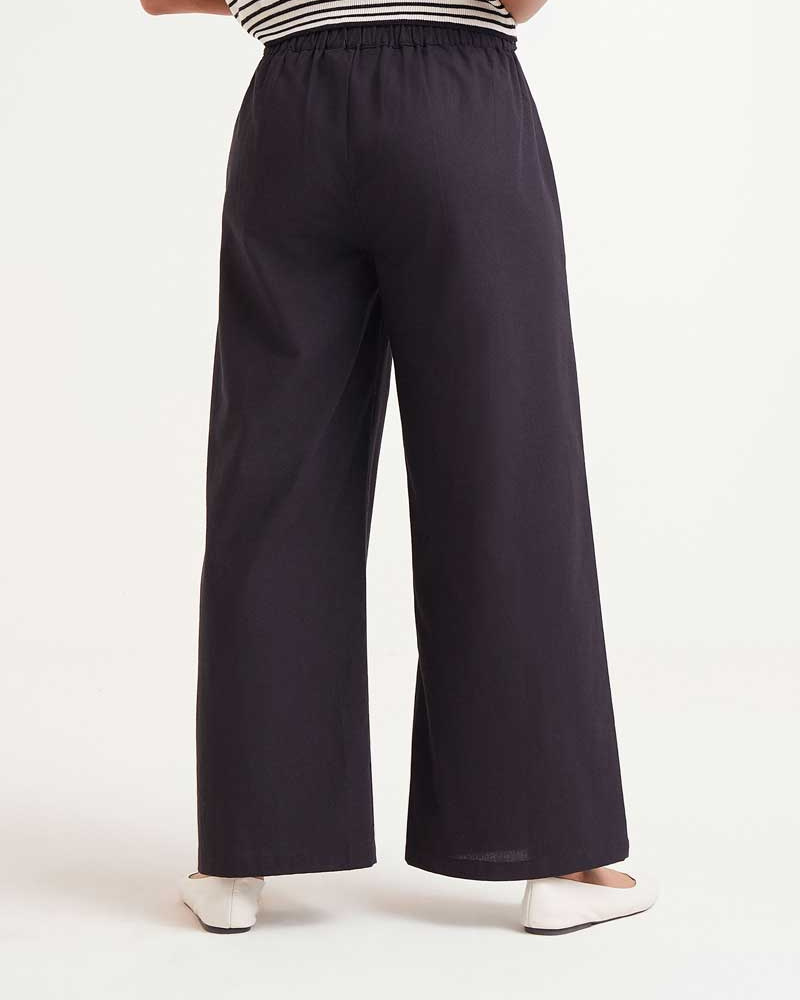 Wide Leg Buttoned Trousers in Black