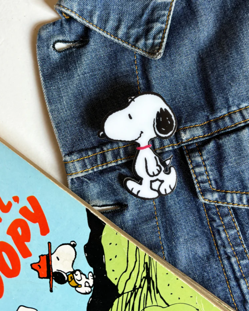 Peanuts Snoopy Pin Badge